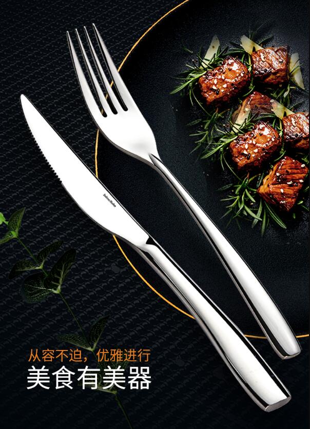 唯美的不锈钢刀叉餐具