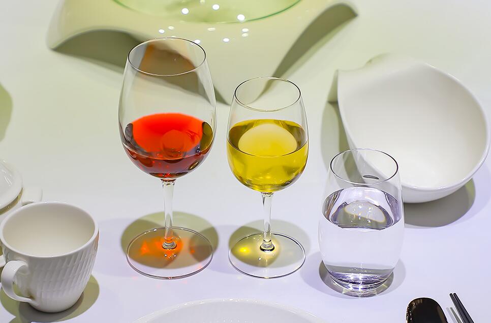 红葡萄酒杯、白葡萄酒杯对比