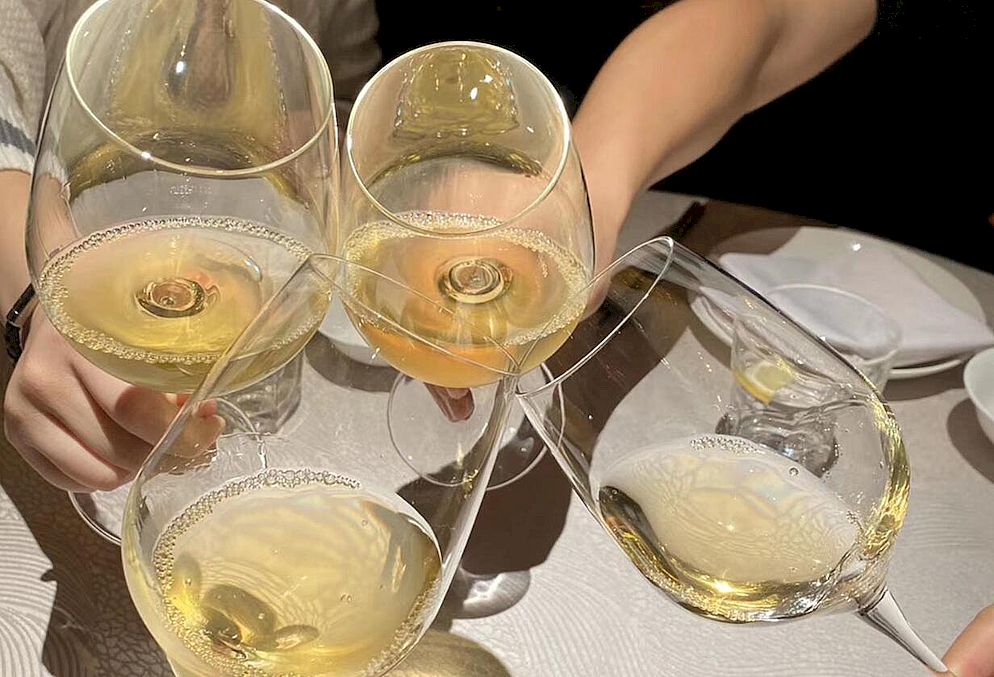 品鉴葡萄酒的时候到底是需不需要换杯